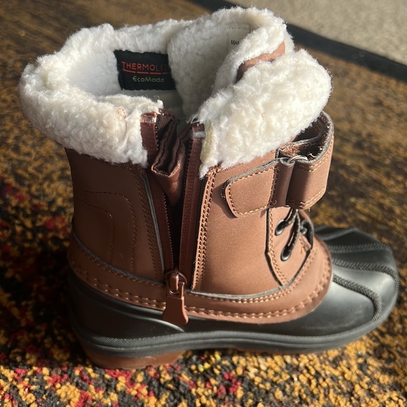 Toddler winter boots, Used only once, Excellent condition - Picture 2 of 3